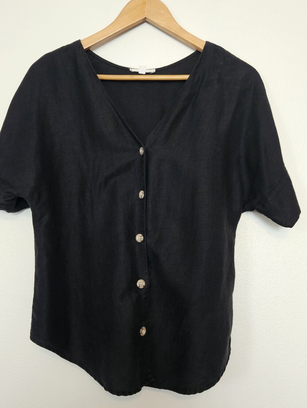 VETTA V-Neck Button Blouse Black Reversible